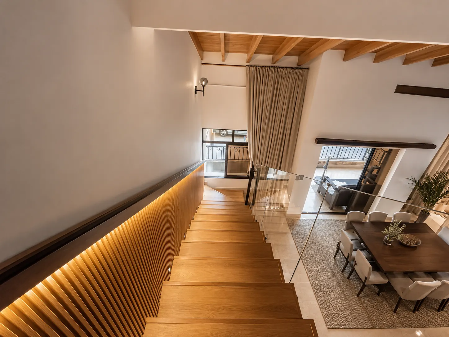 Nuevos detalles decorativos junto a la escalera